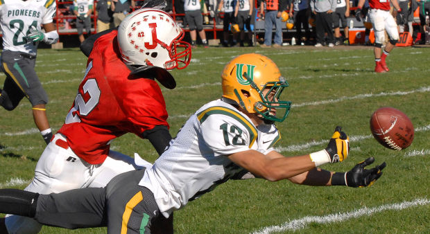 UHIGH vs JACKSONVILLE FTBALL 3 SAS.jpg